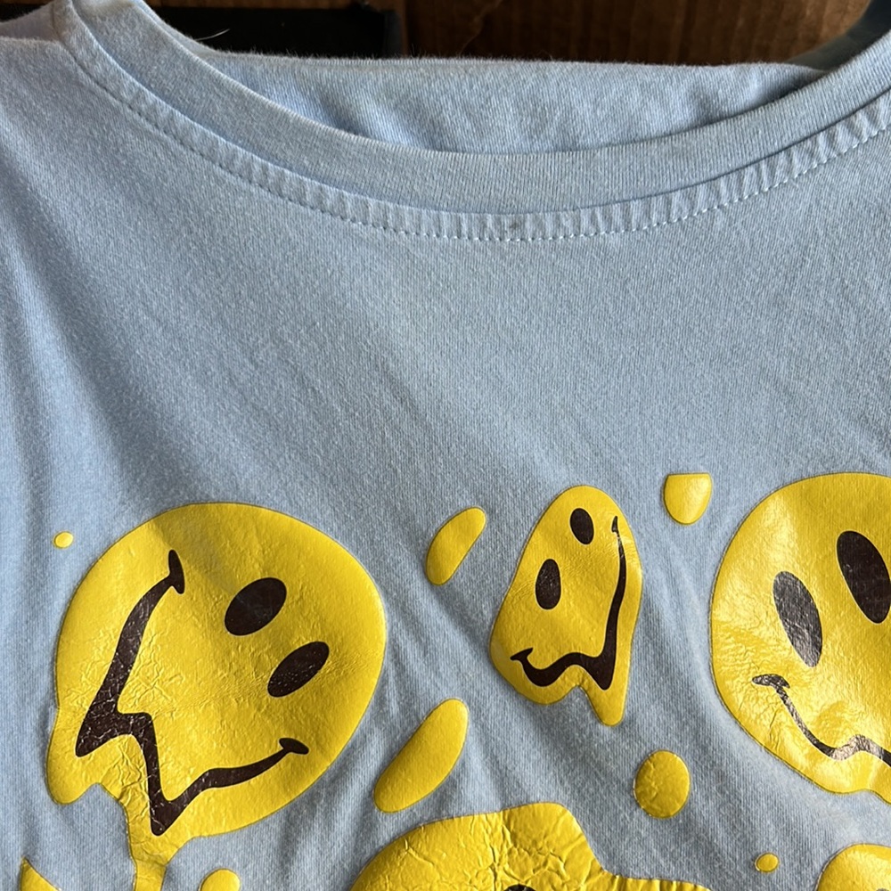 SOLD. CROSS POST. Happy Smiling Face T girls Sz L/Mens M. - Picture 3 of 4